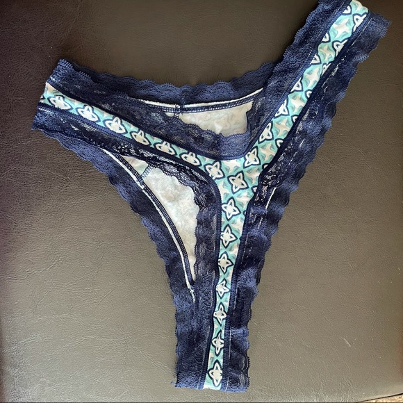 NWOT Victoria’s Secret Thong - Picture 4 of 4